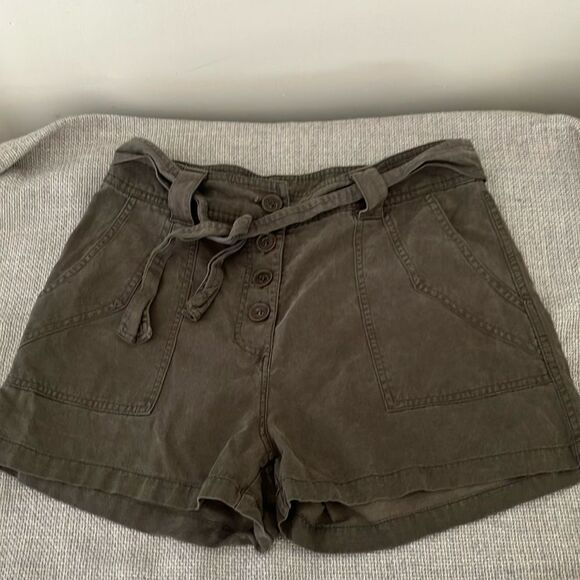 Venus belted shorts olive green - Picture 1 of 5
